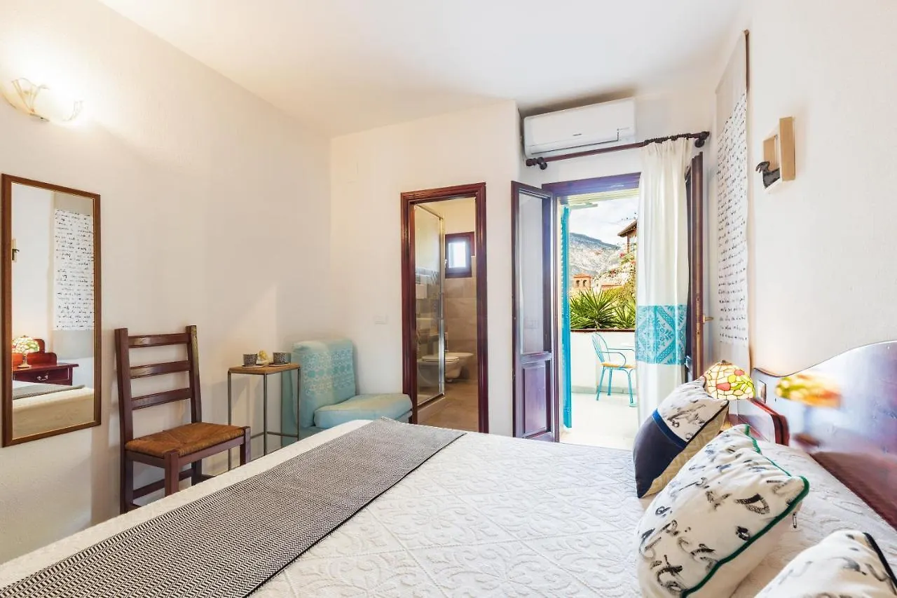 Hotel S'Ortale Con Parcheggio Interno E Ristorante All'Aperto أروسييْ