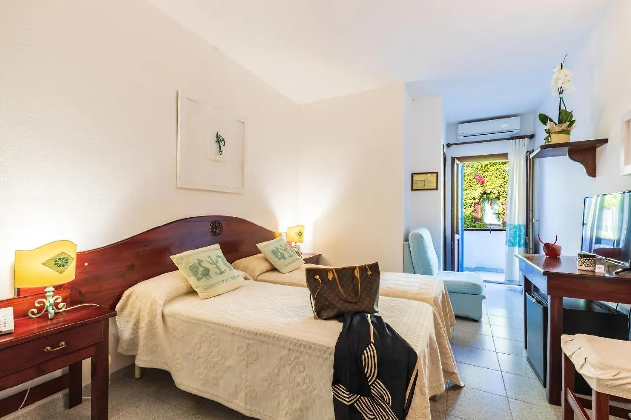 Hotel S'Ortale Con Parcheggio Interno E Ristorante All'Aperto Orosei