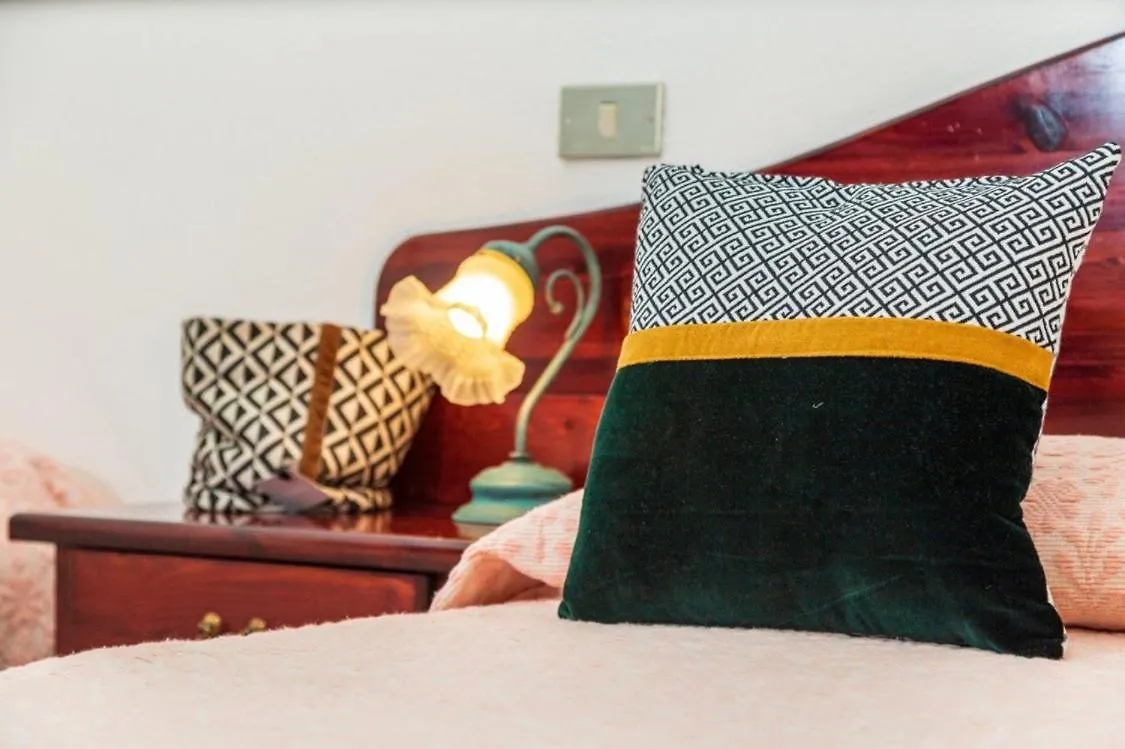 Hotel S'Ortale Con Parcheggio Interno E Ristorante All'Aperto أروسييْ