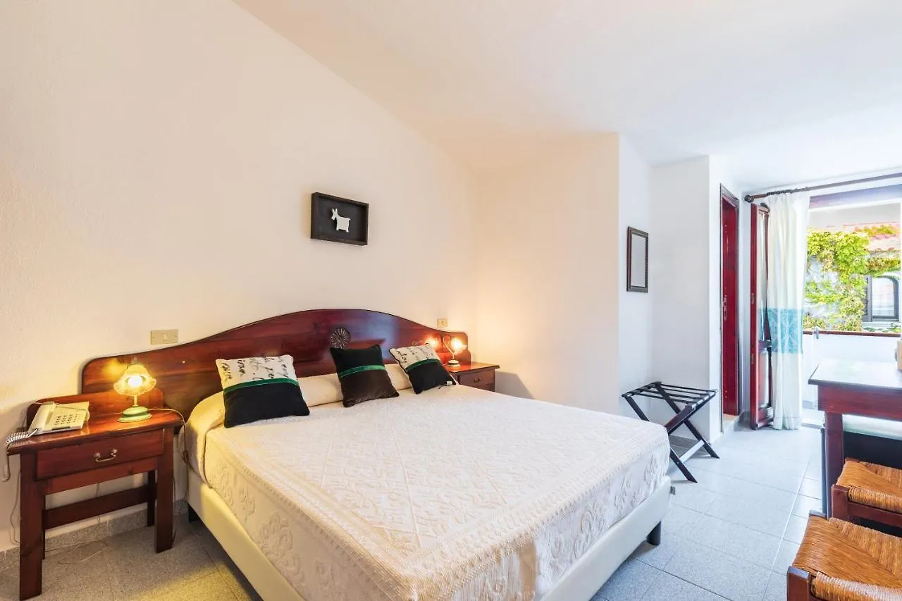 Hotel S'Ortale Con Parcheggio Interno E Ristorante All'Aperto Orosei