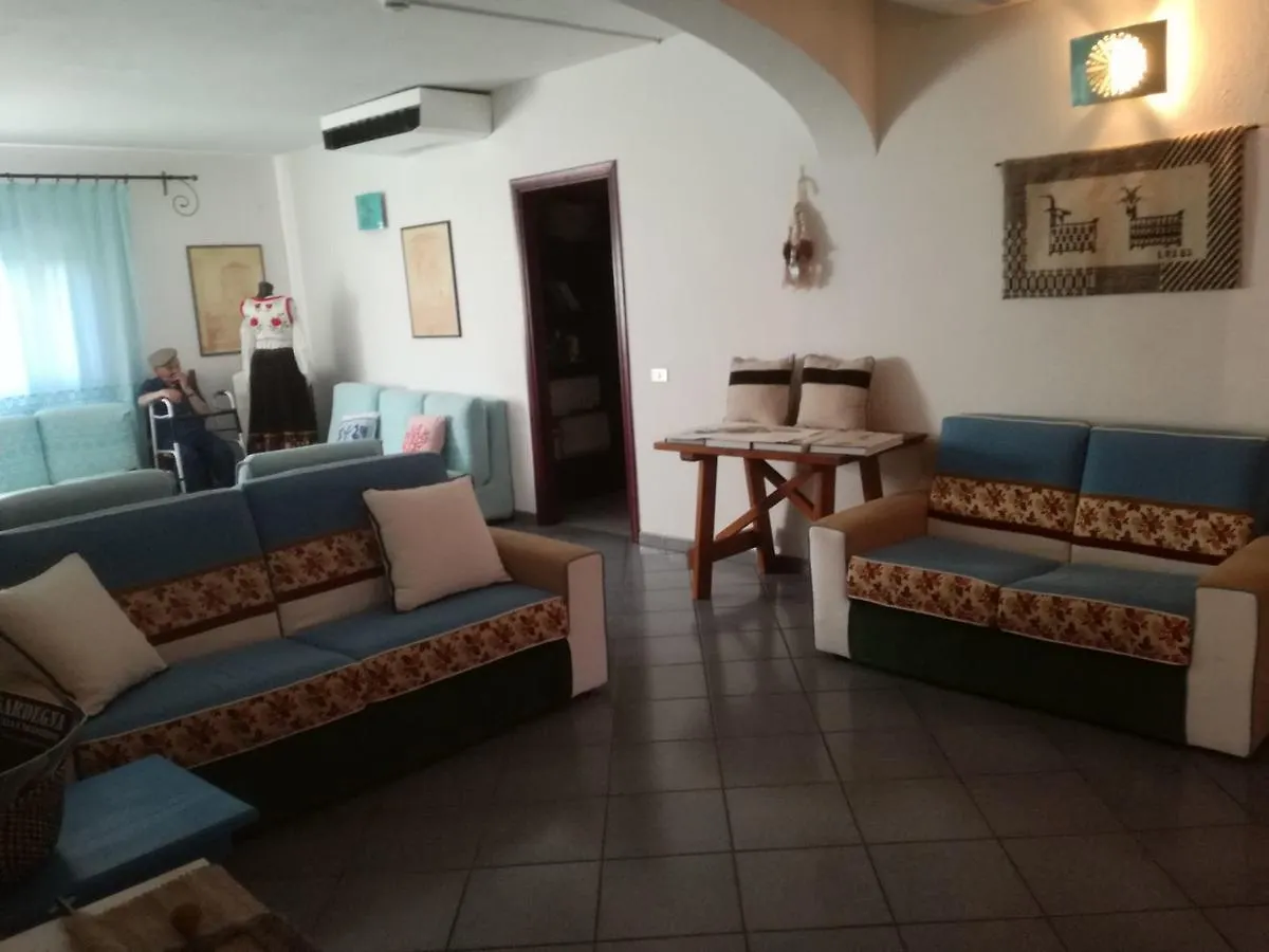Hotel S'Ortale Con Parcheggio Interno E Ristorante All'Aperto أروسييْ